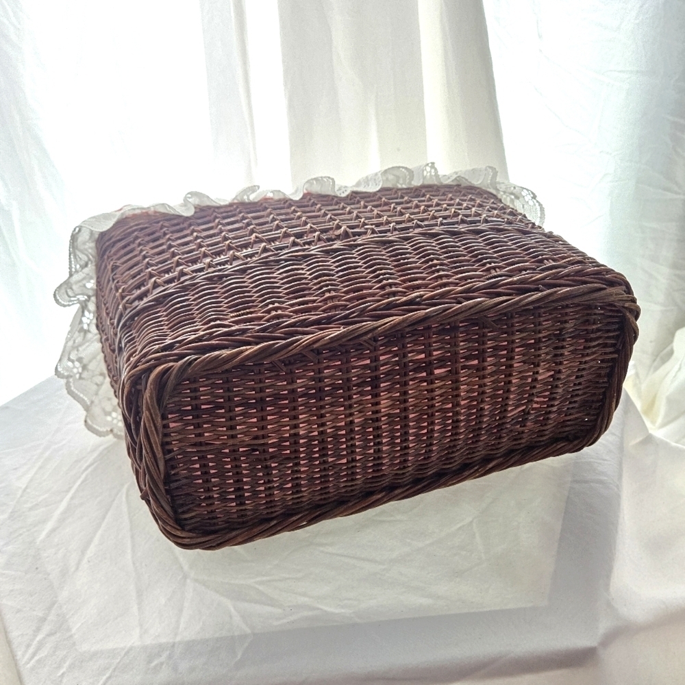 Adorable Vintage Basket Handbag - Picture 6 of 10